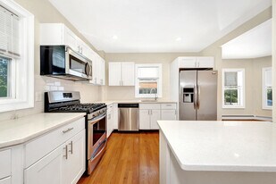 9 Winter Hill Rd, Unit #1 in Medford, MA - Building Photo