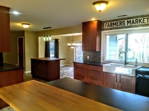 16351 Petro Dr in Mishawaka, IN - Foto de edificio - Building Photo