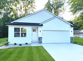 7995 Case Dr in Lambertville, MI - Building Photo