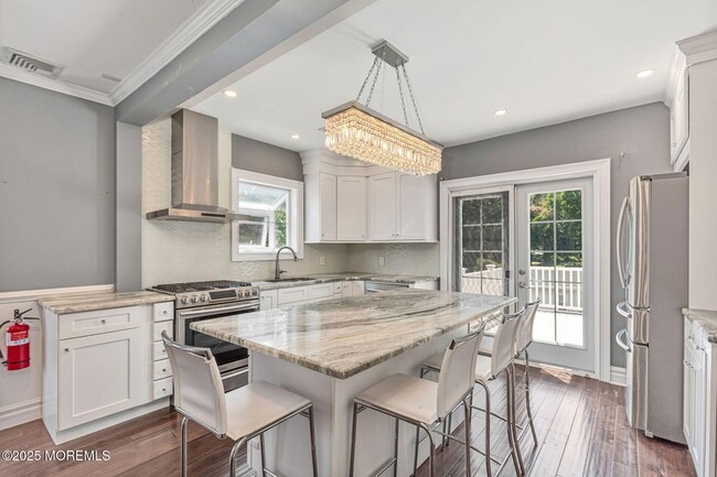 76 South St, Unit B in Eatontown, NJ - Foto de edificio - Building Photo