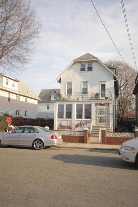 102-12 27th Ave in East Elmhurst, NY - Building Photo