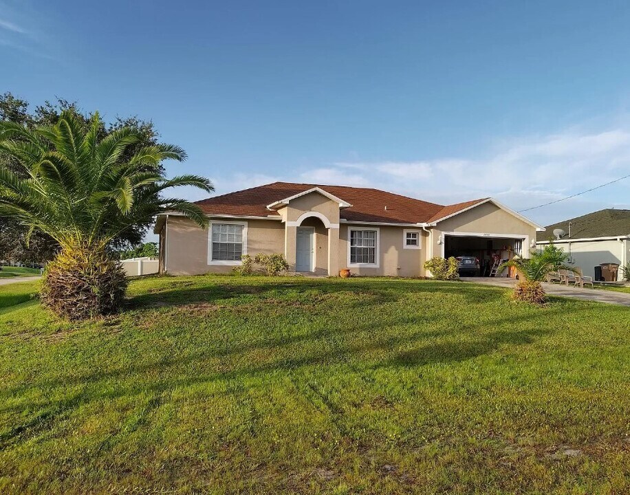 2800 NW 2nd Terrace in Cape Coral, FL - Building Photo
