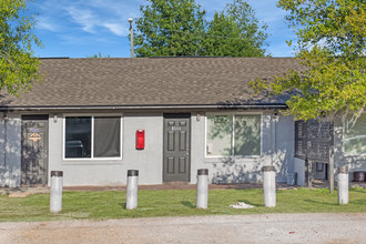 308 1st St in Auburndale, FL - Foto de edificio - Building Photo