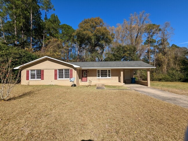 property at 2004 N Maple Dr