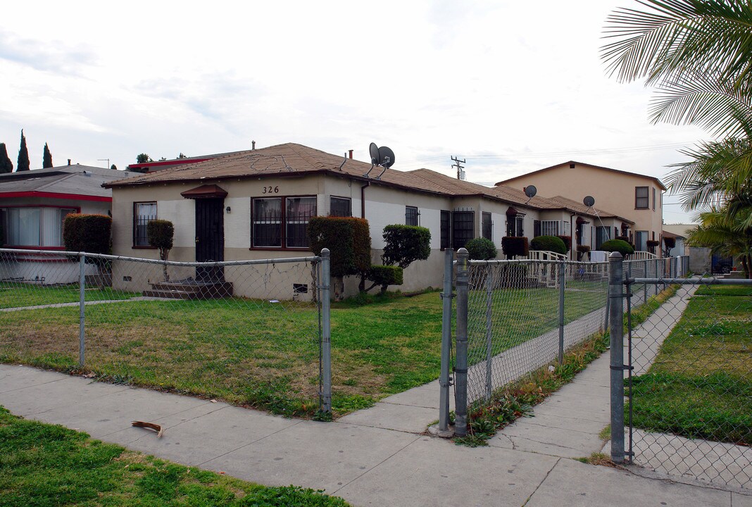 326 E 99th St in Inglewood, CA - Foto de edificio