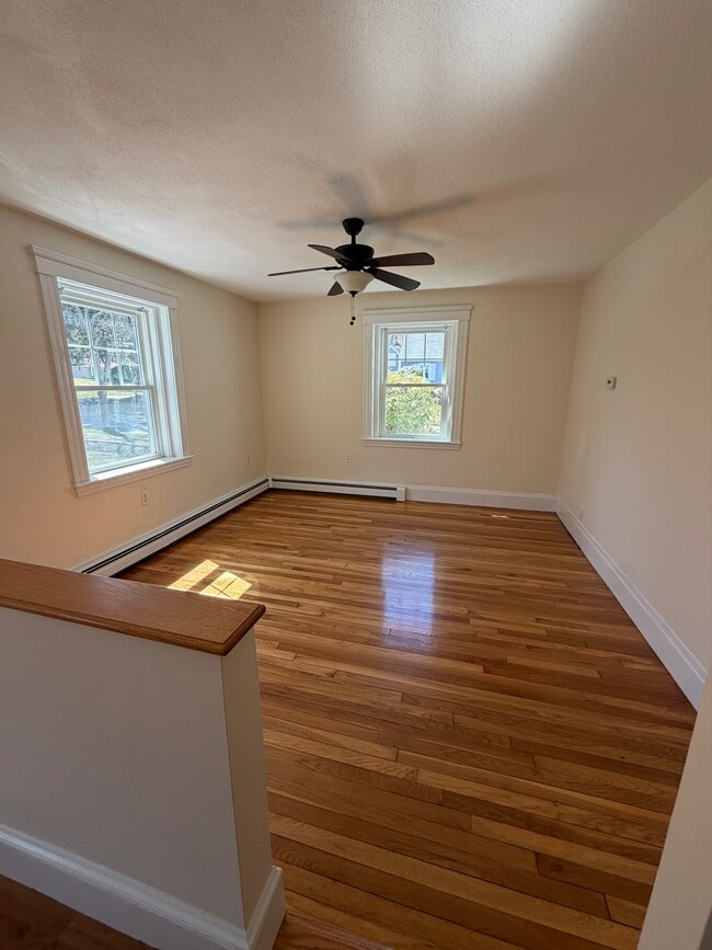 9 Stark Ave, Unit 1 in Wakefield, MA - Foto de edificio - Building Photo