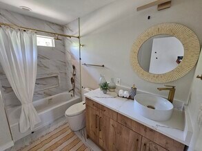 5102 Ravensdale Ln in Austin, TX - Building Photo - Building Photo