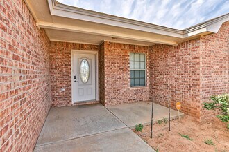 811 11th St in Wolfforth, TX - Building Photo - Building Photo