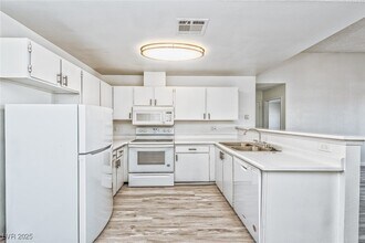 2684 Bryandouglas Dr in Las Vegas, NV - Foto de edificio - Building Photo