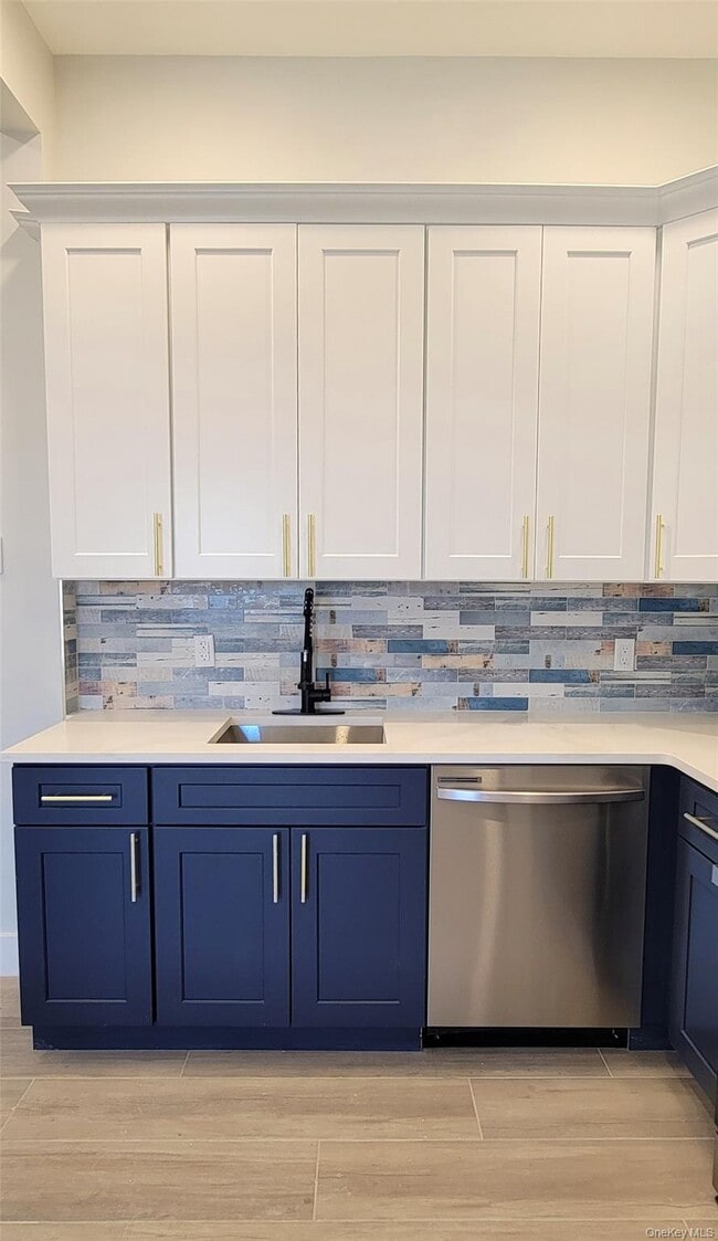 82-19 Northern Blvd in Queens, NY - Building Photo - Building Photo