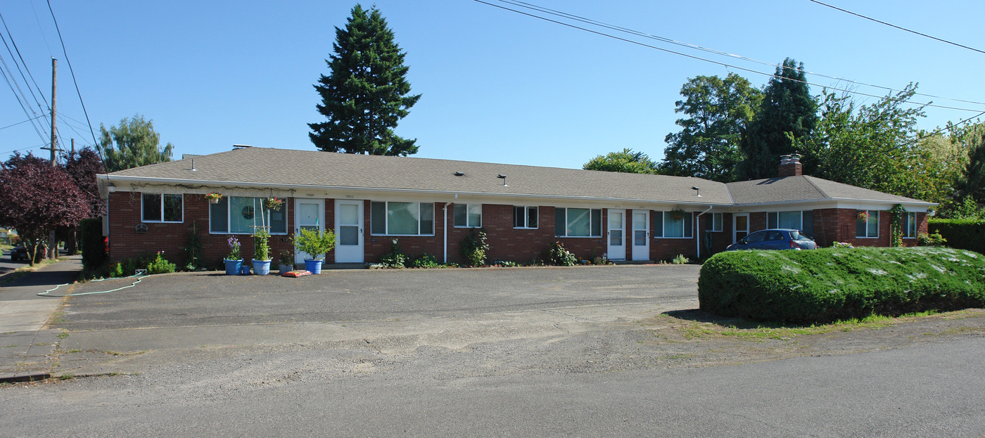 7509-7517 NE Pacific St in Portland, OR - Building Photo