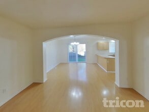 7323 176th St Ct E in Puyallup, WA - Foto de edificio - Building Photo