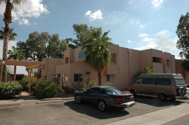 Flamingo Suites in Tucson, AZ - Building Photo - Building Photo