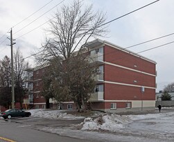 12 Frank St in Clarington, ON - Building Photo
