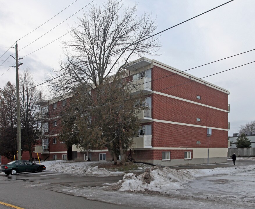 12 Frank St in Clarington, ON - Building Photo