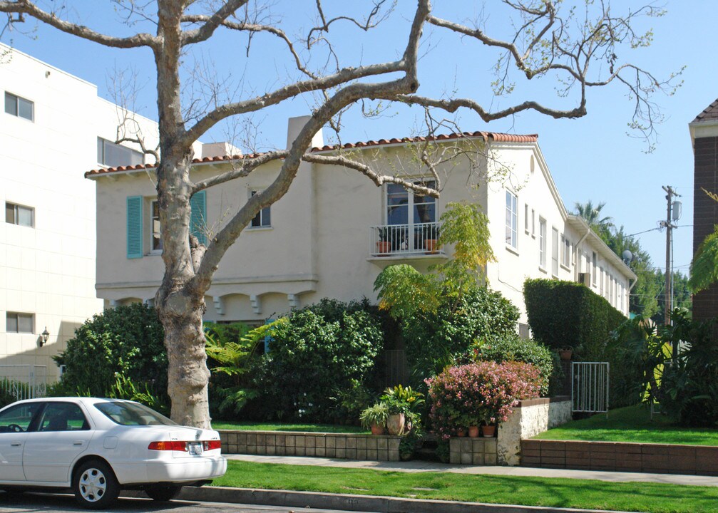 9904 Robbins Dr in Beverly Hills, CA - Foto de edificio