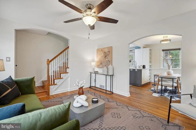 property at 304 S Glebe Rd