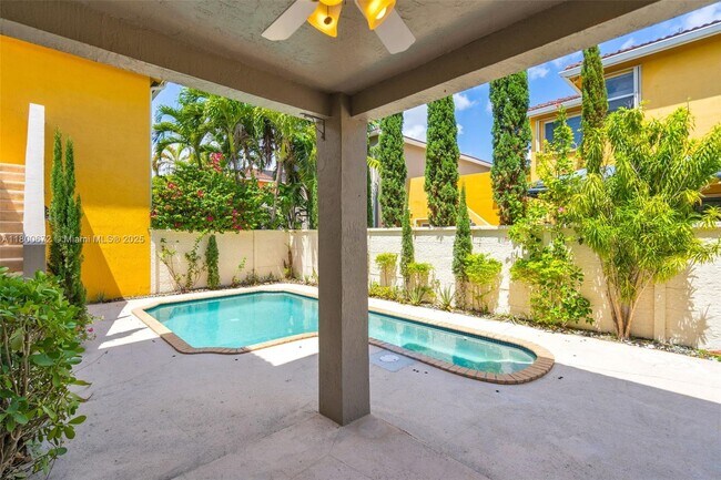 5175 NW 108th Pl in Doral, FL - Building Photo - Building Photo