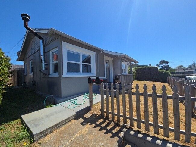 3563 Oregon St in Eureka, CA - Building Photo - Building Photo