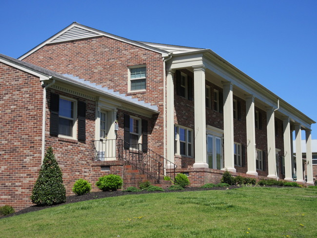 Meadowbrook Apartments in Richmond, VA - Foto de edificio - Building Photo