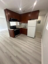 1555 NW 34th St in Miami, FL - Building Photo - Building Photo