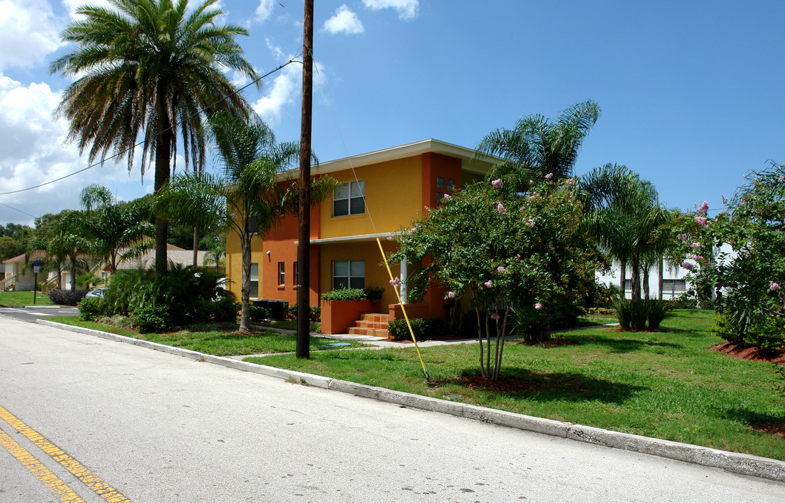 116-119 N Evergreen Ave in Clearwater, FL - Foto de edificio