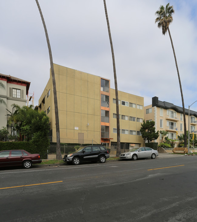 345 South Kenmore Avenue in Los Angeles, CA - Foto de edificio - Building Photo