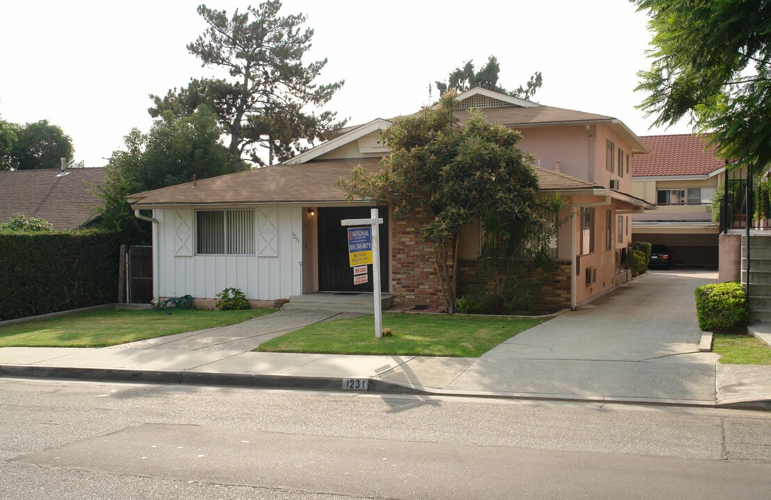 1231 Valley View Rd in Glendale, CA - Building Photo