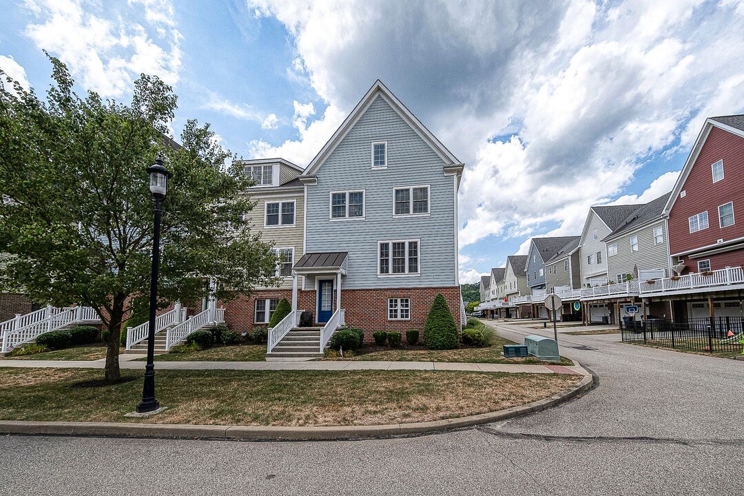 129 3rd St in Oakmont, PA - Building Photo
