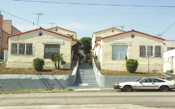 3951-3953 3/4 Melrose Ave in Los Angeles, CA - Building Photo - Building Photo