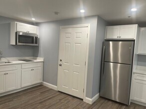 129 Pleasant St in Weymouth, MA - Building Photo - Building Photo