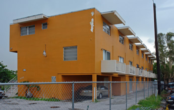 5307 NW 7th St in Miami, FL - Foto de edificio - Building Photo