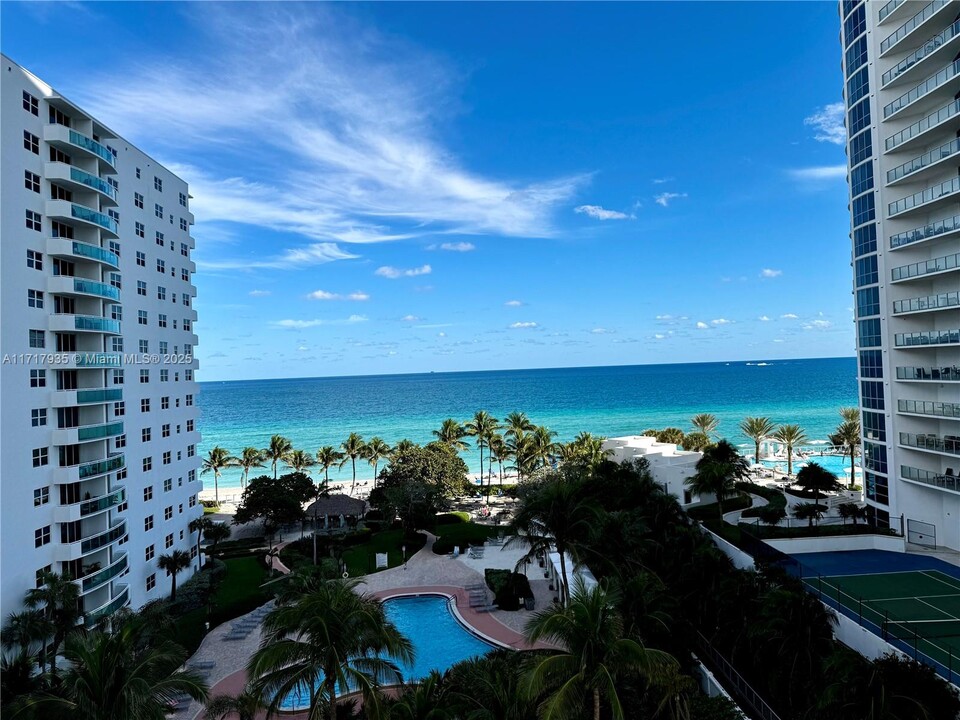 3001 S Ocean Dr, Unit # 827 in Hollywood, FL - Building Photo