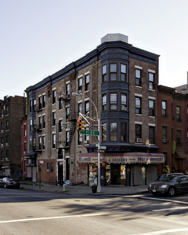463 4th Ave