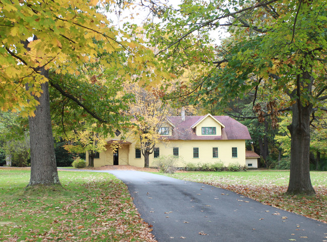 18 Sagamore Rd in Bolton Landing, NY - Building Photo - Building Photo