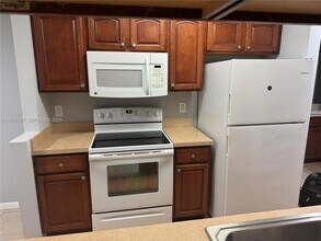 9855 Westview Dr in Coral Springs, FL - Building Photo - Building Photo