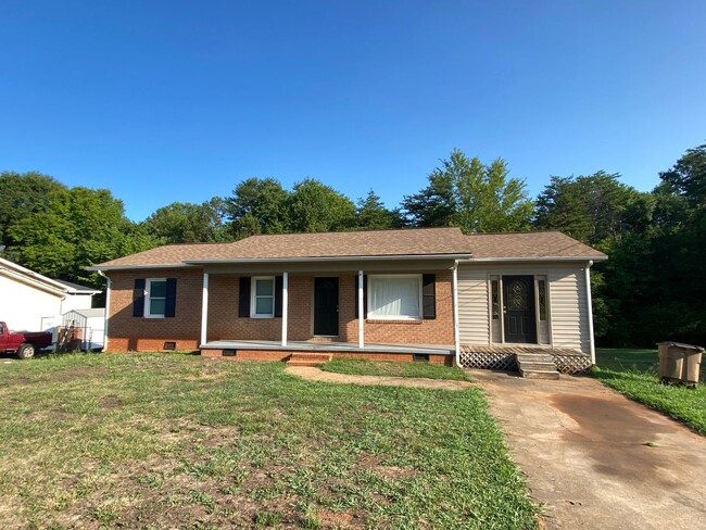 1337 Concord St in Shelby, NC - Foto de edificio - Building Photo