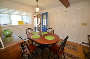 28 Merton Rd, Unit Rear in Newport, RI - Building Photo