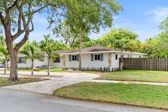 8860 SW 160th St in Palmetto Bay, FL - Building Photo - Building Photo