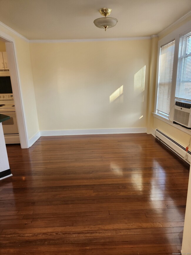 96 Portland Ave in Redding, CT - Building Photo - Building Photo