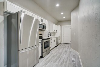 324 NW 24th St in Oklahoma City, OK - Foto de edificio - Building Photo