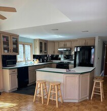 56 Captain Thomas Rd in Ogunquit, ME - Building Photo - Building Photo