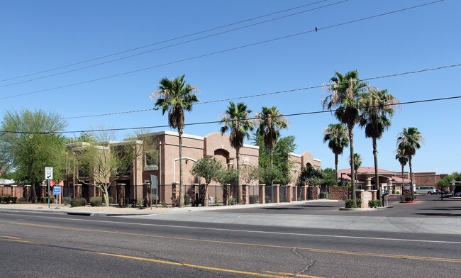 Tanner Manor Apartments in Phoenix, AZ - Building Photo - Building Photo