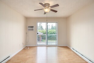 Rose May Manor in Pulaski, NY - Building Photo