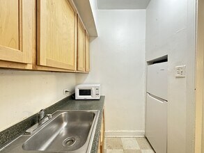 512 W Arlington Pl, Unit J06W in Chicago, IL - Foto de edificio - Building Photo