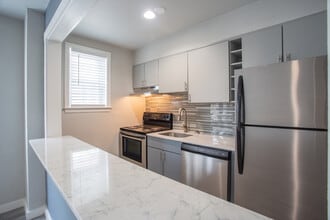 Mayflower Apartments in Virginia Beach, VA - Building Photo - Interior Photo