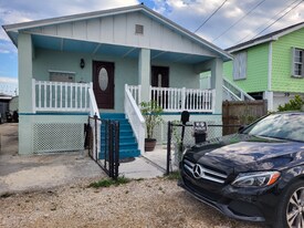 D4 10th Ave, Unit D4 10th Ave Stock Island FL 33040 in Stock Island, FL - Building Photo