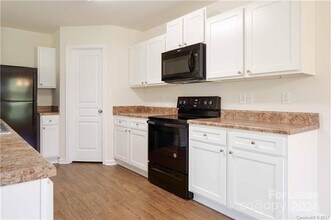 9740 Weikert Rd in Charlotte, NC - Building Photo - Building Photo