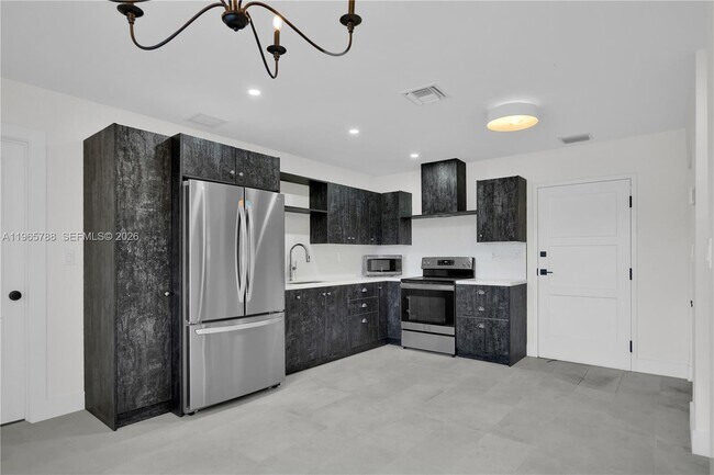 5980 SW 40th Ave in Dania Beach, FL - Building Photo - Building Photo