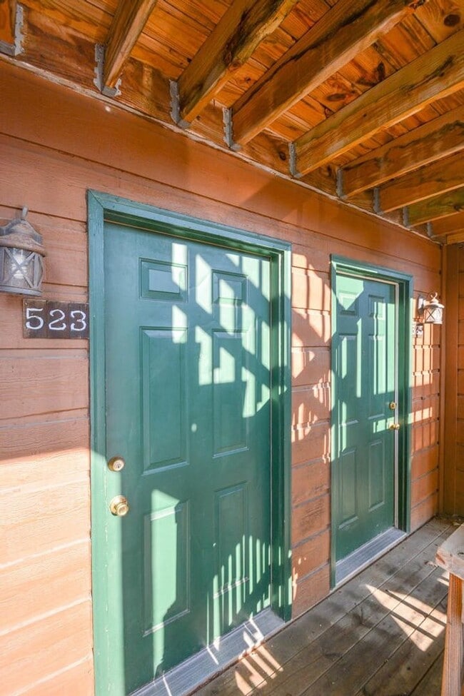 523 E Smith Ave in Bloomington, IN - Foto de edificio - Building Photo